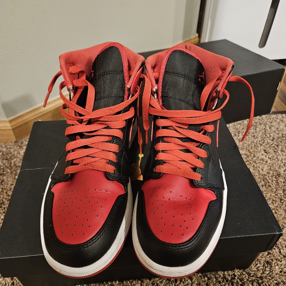 Sneakers - Picture 4 of 7
